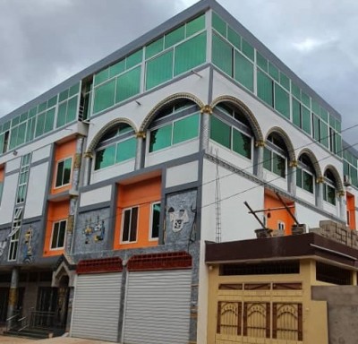 Hotel triplex de 30 chambres sur 1 lot avec titre foncier